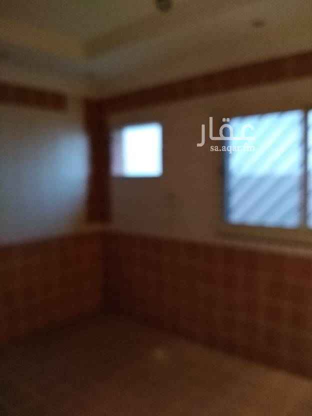 1685663 للايجار شقه تتكون من ثلاث غرف وصاله ومطبخ وحمامين في عماره عداد مستقل يوجد اسنانسير