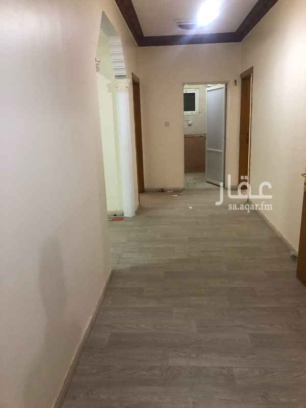 1759562 شقة للايجار بحى الخليج خلف محطة نفط مكونة من مجلس وصالة وغرفتين نوم و2 حمام دور ثانى فوق الارضى قريبة من مسجد