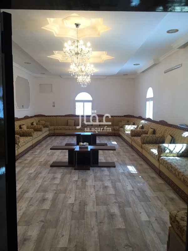 1043186 دور ارضي فاخر متكامل مكون من ست غرف وصاله منها ثلاث ماستر واربع دورات مياه في قلب المنتزهات مطل على منتزه الامير سلطان قريب جدا من الخدمات مع مشب وغرفة سائق في الفرعا السياحيه