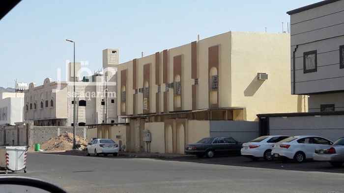 1298758 عمارة دورين وملحق تحت الإنشاء ٤ شقق مساحة الشقق كبيرة جدا
