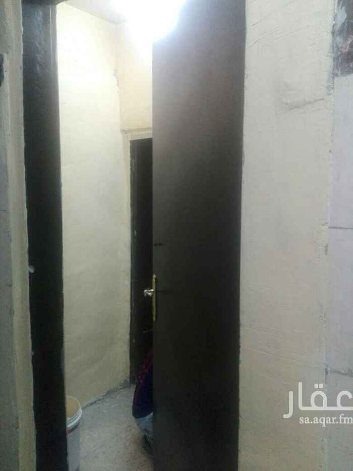 1550315 رفة عزاب جديده للايجار غير مفروشة في حي الشميسي طريق المدينة المنورة مكونة من غرفة وحمام فقط ٦٥٠ ريال شاملة الماء والكهرباء يوجد فيها مكيف للتواصل مع المالك 0553304073