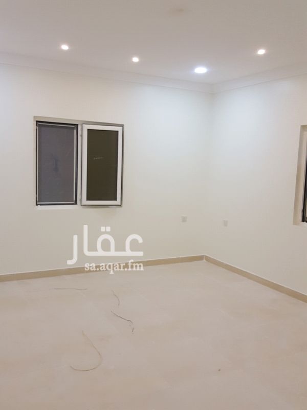 1248365 للايجار فيلا فاخمه جدا وموقع ممتاز جدا بحي الخزامى جديدة بها ٧ غرف نوم كلها ماستر ومجلس رجال وغرفة طعام ومجلس نساء وغرفة شغاله وغرفة سائق دورين ونصف بها ٣ مطابخ راكبه وأحسن انواع المطابغ مكيفات سبيلت جري راكبه لجميع الفيلا المطلوب ٩٠ ألف في السنه على دفعتين
