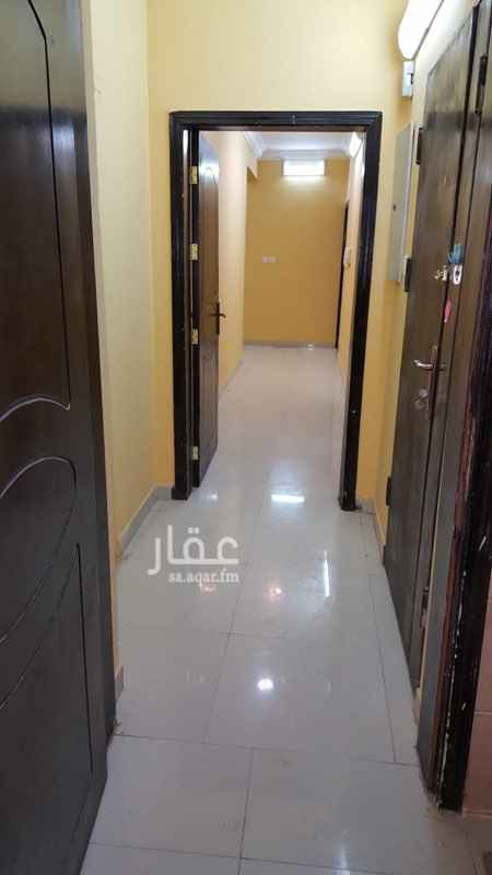 1637146 اعرض لكم شقه 4غرف نوم وصاله وحمامين لتقبيل
الشقه لها عقد سنه والرجال جلس 6 شهور من مدة العقد
ويبحث عن مستاجر يكمل العقد واي استفسار يرجال الاتصال او مراسلة واتسب اب