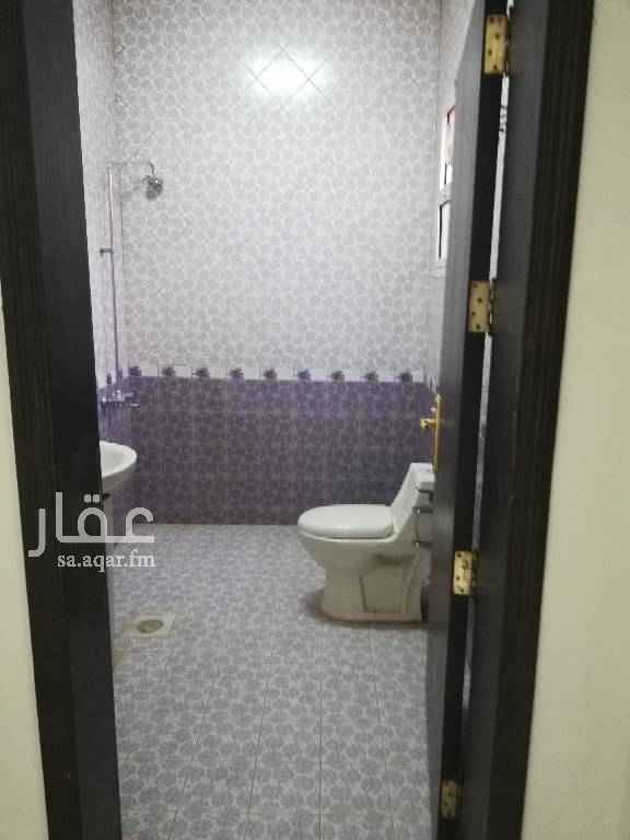1697378 شقه علويه ثلاث غرف وصاله ودورتين مياه ومطبخ وسطح