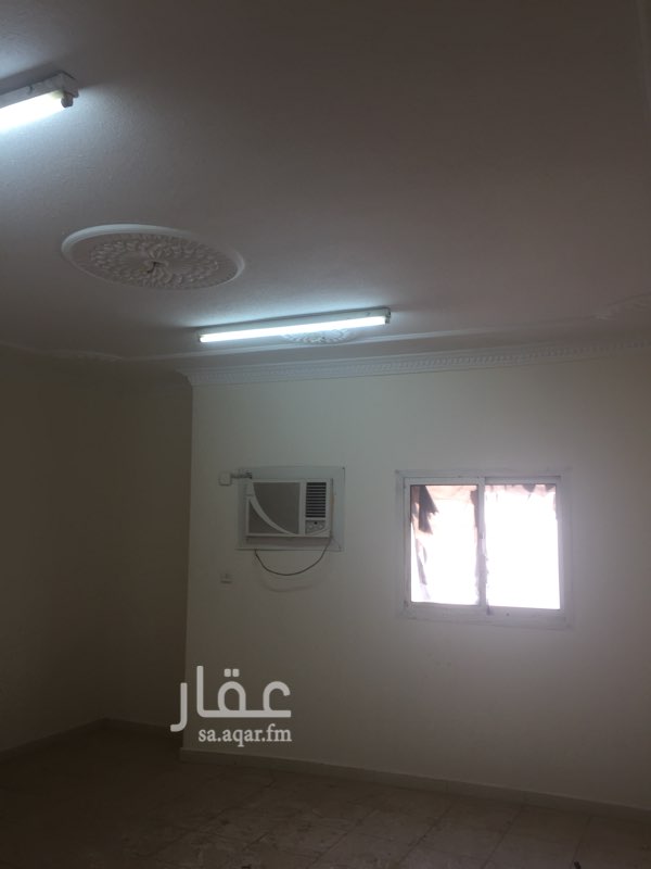 1751869 شقة عوائل بحي النفل ثلاث غرف وصالة وحمامين ومطبخ راكب فيها مكيفات ومطبخ ايجارها 22000