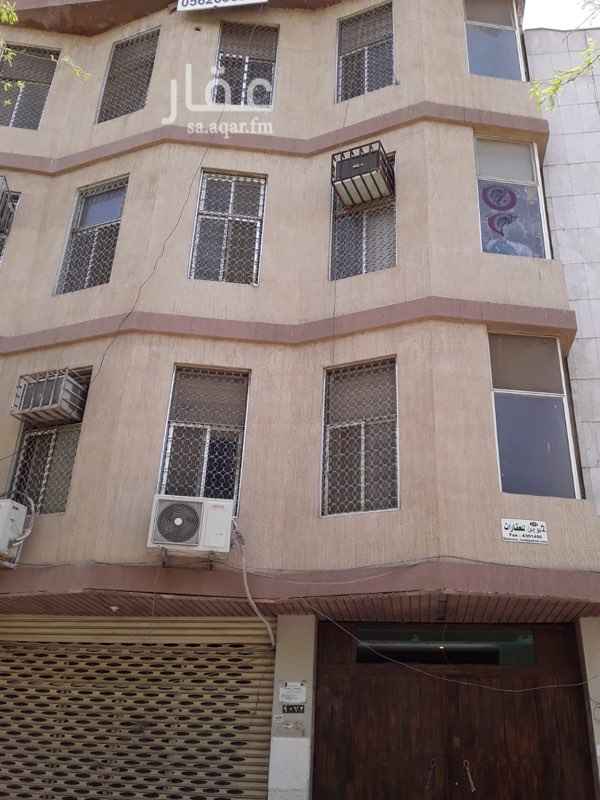 1641373 السلام عليكم ورحمة الله وبركاتة
عمارة للبيع على طريق الملك فهد مباشر
مكونه من ١٨ شقة شيء منها غرفتين وصاله وشيء منها غرفه وصالة
ومعرض واحد
خمس ادوار
مؤجره ب ١٥٠ الف
تمت صيانة السباكة قريباً