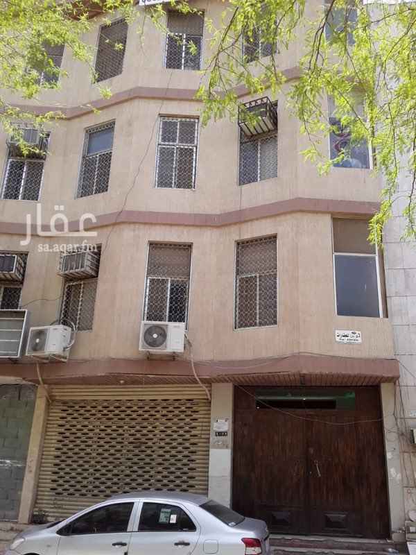 1680089 معرض للإيجار على طريق الملك فهد مباشر مساحة ٤٠ متر وملحق بشقة ٦٠ متر ايجارها ١٥ الف
موقع مميز وحيوي