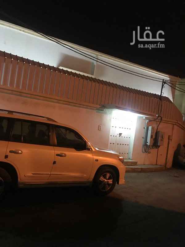 1531360 البيت على شارعين
وينقسم البيت الى شقتين كل شقه ٤ غراف مع٣ دورة مياة
وحوش وبايكه الي احد شقق وايضا لي كل شقه خزان ٦٠ طن
وسطح منقسم ومدخل مشترك
لي تفاصيل اكثر الرجاء الاتصال
٠٥٥١٥١٣٩٧٩