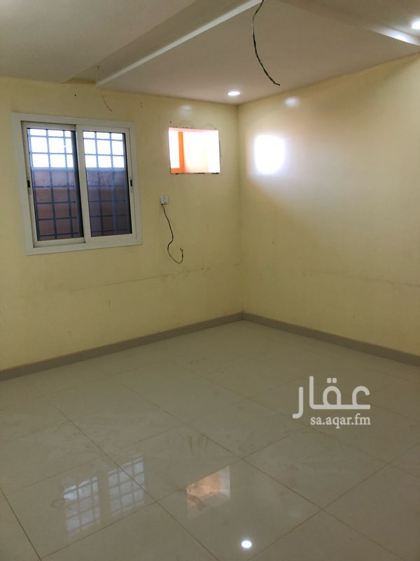 1552105 شقة في الدور الثالث مع السطح في حي طويق
مجلس وصالة ومطبخ وغرفتين نوم ودورتين مياة
ممكن سنوي او شهري