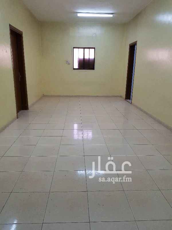 1118455 دور علوي للإيجار له مدخل خاص للنساء وكذلك للرجال يحتوي على صالة وغرفتين ومجلس ومقلط وغرفة مستودع ومطبخ ودورتين مياه وسطح