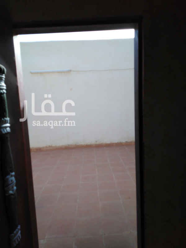 1341933 شقه دور ثالث صاله وغرفتين نوم ودورتين مياه ومطبخ
كهرباء مشترك
مجدده
لايوووجد مجلس