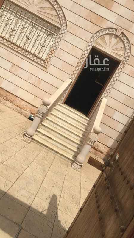 1587870 فيلا دوبلكس دورين وملحق وبدروم يوجد بالبدروم غرفتين ومطبخ وحمام
الفيلا ظهيرة طريق الملك مباشرة موقع ممتاز وراقي