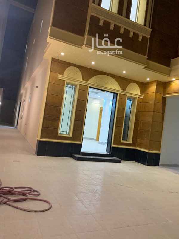 1764243 فلة للبيع بحي العارض(الامانة سابقاً)
درج صاله وشقتين مساحة ٤٥٠ غربي١٥
مأسس مصعد
الدور الارضي:'
مدخل سيارة 🚘
ملحق وغرفة سائق ومجلس رجال ومقلط وصالة ومطبخ بمستودع ومجلس حريم وغرفة مسنين و٤ دورات مياه
الدور الثاني:
٤ غرف نوم ٢ بدورة مياه و٢ دورة مياه مشتركة
الدور الثالث؛
صالة وغرفة خادمة وغرفة غسيل وسطح.
الشقق مدخل مستقل:
كل شقة تتكون من مدخلين رجال ونساء ومجلس رجال وصالة ومطبخ وغرفتين نوم ودورتين مياه.
البيع مليون و٩٠٠+الضريبة
ملاحظة (الموقع غير دقيق)
مؤسسة اركان الصفوة العقارية.