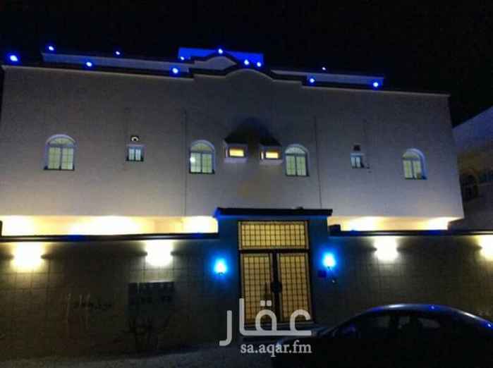 1397303 المساحه 400 مربع العماره اللبيع القرنين بديت الخمره الدور الأول شقتين من ٣غرف وحمامين ومطبخ وصاله كبيره ومدخلين. الدور الثاني شقتين من٤ غرف وحمامين ومطبخ وصاله كبيره الدور الثالث شقتين من غرفتين وحمام ومطبخ وصاله.كبيره. وسطوح روف وفوق اخر سطوح علوي يوجد عند مدخل العماره خزان كبير ١٢ في ٤ + مواقف سيارات + 5 عدادت ٤ خمسون انبير وواحد ٧٠ انبير السعر مليون واميتين الف ريال فقط الف ريال فقط 0551768567