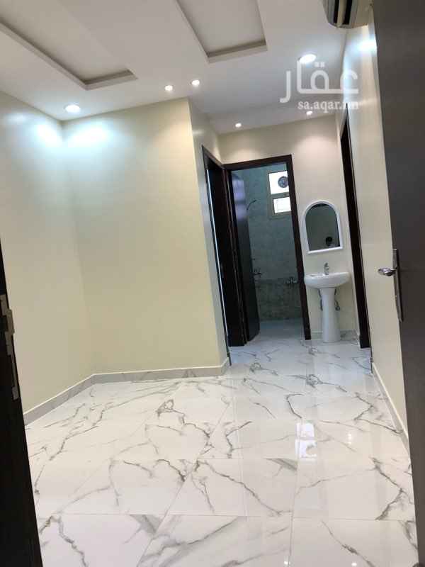 1752230 شقه ثلاث غرف وصاله ودورتين مياه ومطبخ يوجد فيها مكيفين سبلت راكبه عداد مستقل مدخلين مجدده ب الكامل مستخدمه فقط ست اشهر بدور الاول قريبه من جميع الخدمات