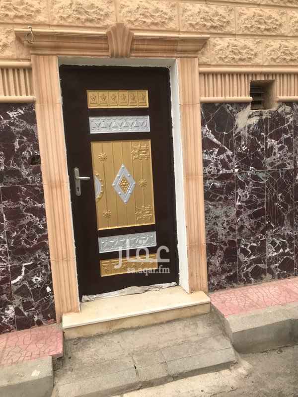 1617628 - الإيجار شهري ..
- غرفة + بوفيه في زاوية الغرفه + حمام وأنتم بكرامه ..
- مساحتها ٢٠متر تقريباً ..
- باب الغرفه مباشر على ممر ٨ متر وبعده المسجد ..
- تنفع لشخص واحد أو أجنبي وزوجته ..
- الإيجار نهائي لأنه شامل الماء والكهرباء ..
- الإيجار ٦٠٠ ريال شهرياً ..