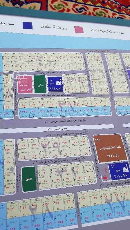 1514010 ارضين متجاوره للبيع
في مخطط واحة السلام الجديد مساحة الارض ٦٥٠ م
طولها على الشارع ٢٦ متر قابله للفرز.
واجهه شماليه شارع ١٤. امامها مسجد وحديقه (حسب المخطط) المطلوب ٥٤٠ الف للارض