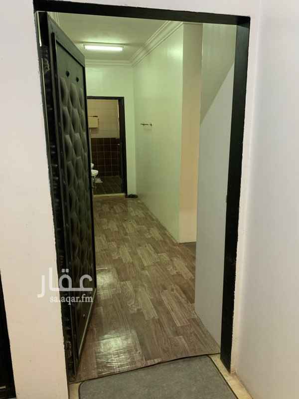 1733839 اربع غرف
مطبخ
صالة
مدخل مشترك