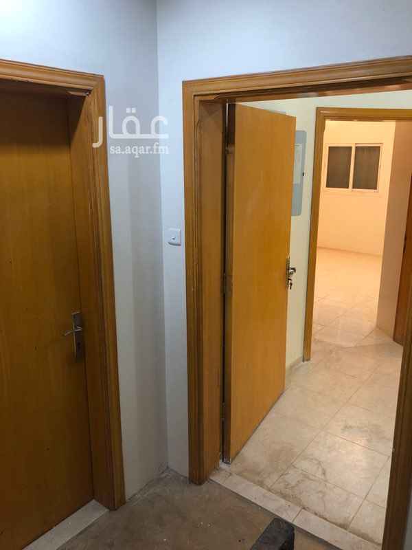 1754792 مدخل مشترك للعماره ثلاث غرف نوم ومجلس رجال ومجلس حريم وصالة طعام ومطبخ وثلاث دورات مياه
والسعر قابل لتفاوض