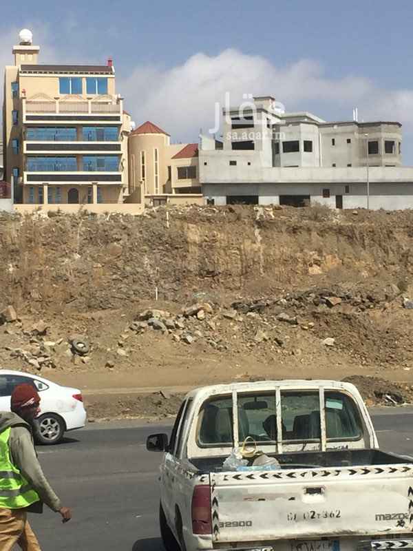 1505104 ارضين متحاوره وحده منها على شارعين والثانيه شارع فقط بالنسبه للوجهه الجنوبيه للارضين تطل على طريق الميه الجديد حق بني مالك وصورت لكم الصوره من عند المحطه الي بعد واحة القصيم طبعاء الارض جمب العماره الي قزازها ازرق..