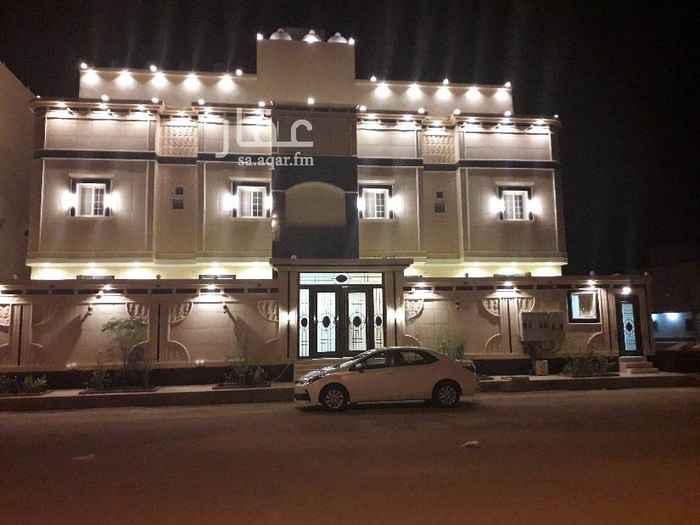 1429381 عماره للبيع في حي الفرسان المساحه 720 ست شقق من اربع غرف بمنافعها وفله رؤف شارع ١٦ شرقي امامه حديقة ومسجد السعر اثنين مليون وستمائة الف