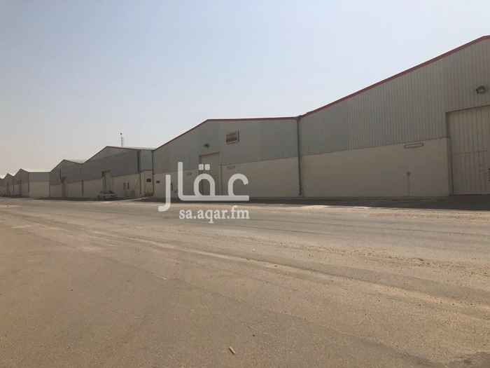 1346916 ورش بمساحات مختلفة في حي الدفاع وتتميز في الاتي :
- الجدران مبنية للاخر لنظام الدفاع المدني الجديد .
- راكب نظام الدفاع المدني (ستاندر) .
- ٢ عدد غرفتين ( مكتب ) .
- عدد ١ دورة مياه .
- مطبخ صغير .