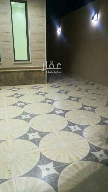 1764534 فيلا للبيع مساحة 432 متر درج صاله مع شقتين جديده عليه مليون و 700 ألف حى العارض
الدور الأول إستقبال مجلس رجال ومجلس نساء ومطبخ وصاله وغرفة سائق ومدخل سياره و ملحق خارجى ومصعد
و الدور الأول 3غرف نوم والسطح غرفة شغاله وغرفة غسيل والشقق كل شقه 3غرف وصاله