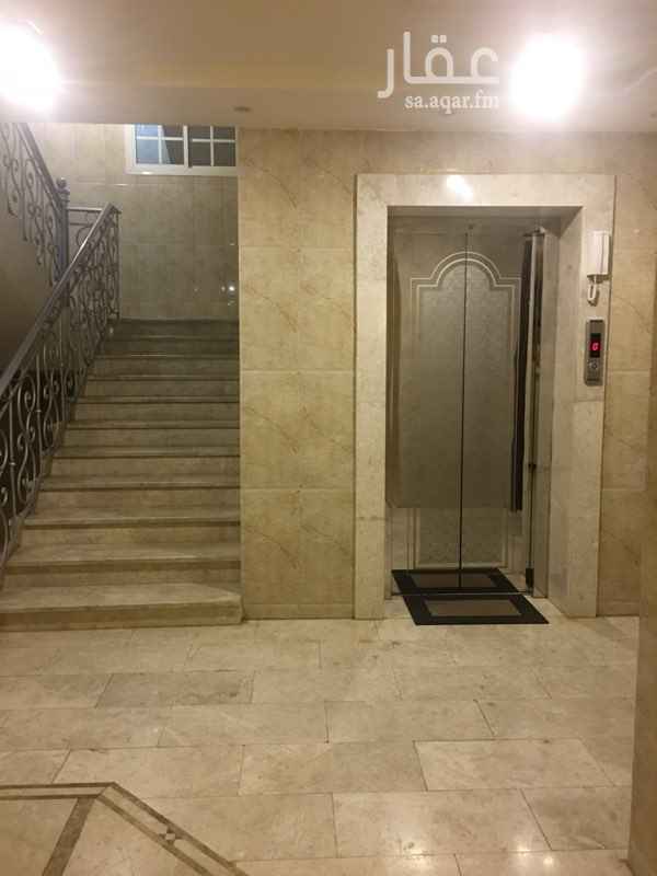 1442900 شقة للإيجار بالشوقيه قريبه من مدارس الفرسان الأهليه
تتكون من اربع غرف وصاله ومطبخ وثلاث دورات مياة وغرفة غسيل وغرفة شغالة
يوجد موقف خاص للشقه
الشقه سكنت لعريس مدة سته أشهر
الشقه واسعه وكبيره