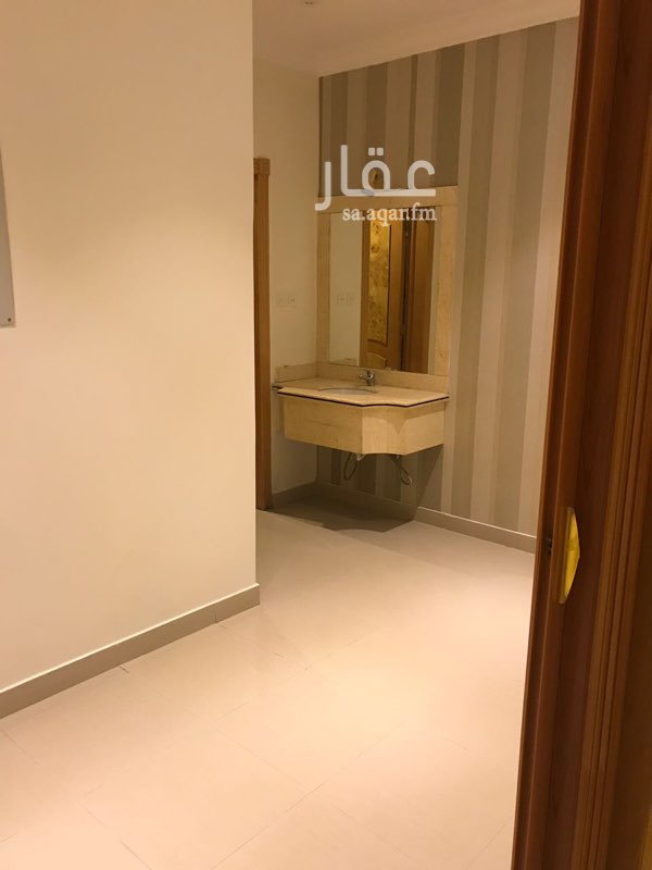1206994 4 غرف + 3 حمامات +غرفه خادمه مع حمام + حوش نظيفه جدا ومجدده كامل ومدخلين