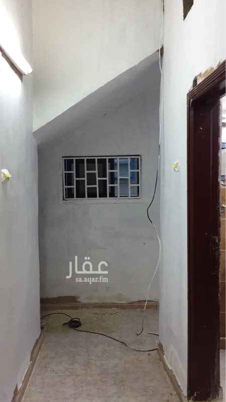 1111166 البيت شعبي داخل سيب يتكون من دورين
موقع البيت ممتاز جدا
مدارس اولاد وبنات
مطاعم وقريب لسوق الجديد
بنص البلد
والان البيت تحت الترميم
كل شقه مدخل مستقل