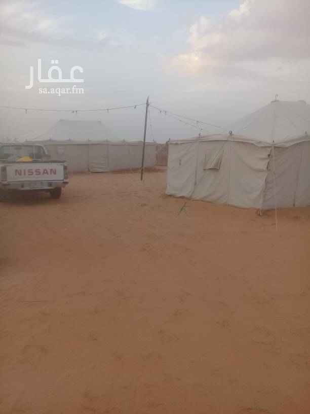 1470689 مخيم قريب من روضه التنهات بيت شعر وتلاته حيام فيهم حيمتين عمودين واخد عمود وبيت شعر ١٣×٥وكهرباء وعقود خارجيه ودورة مياء وحنفيه معسله