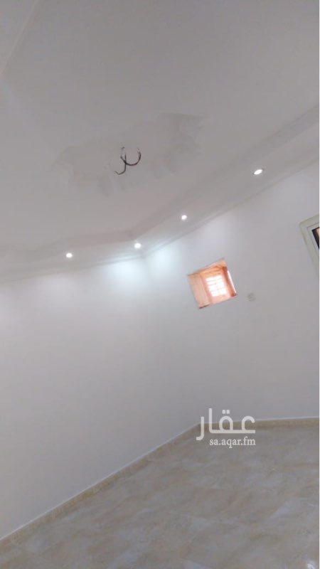 1660293 شقه للأجآر مجدده في الزهور مكونه من ٣غرف وصاله ومطبخ
و٢دورات مياه ،المطلوب (17,000)الف ريال على دفعتين