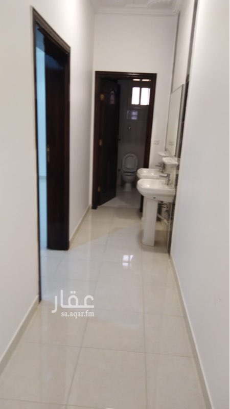 1752267 شقه للأجار مكونه من 3غرف وصاله ومطبخ
و2دورات مياه ، الدور الثاني المطلوب 17،000الف ريال .