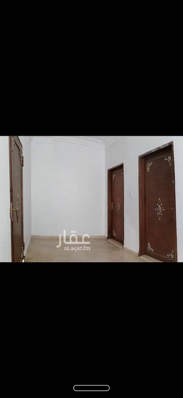 1477406 الإيجار 1150 شهري او 13500الف في السنه دفعات كل سته الشهور مدخلين رجال ونساء مجلس،، مقلط،، صاله جانبيه،،مطبخ +مستودع،، غرفتين نوم،، دورتين مياه،،، عداد كهرباء مستقل ملحق (سطح) شارع 15 الماء مشروع الإيجار من المالك مباشر الشقه مفتوحة للمشاهده. لتواصل على الواتساب اواتصال. 0554644427