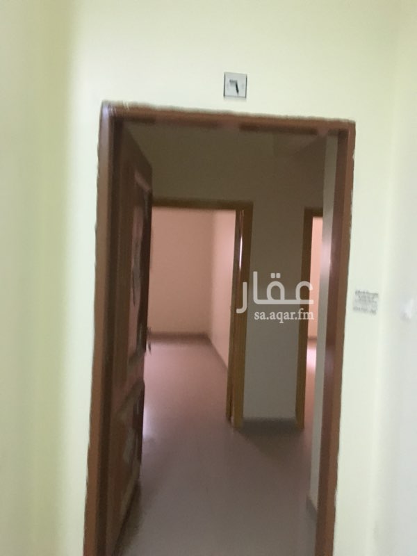 1418097 شقه للايجار مجلس ومقلط وصاله ومطبخ وغرفتين نوم في عماره رقم الشقه 6 نظيفه ويوجد بها مصعد يخدم الشقق