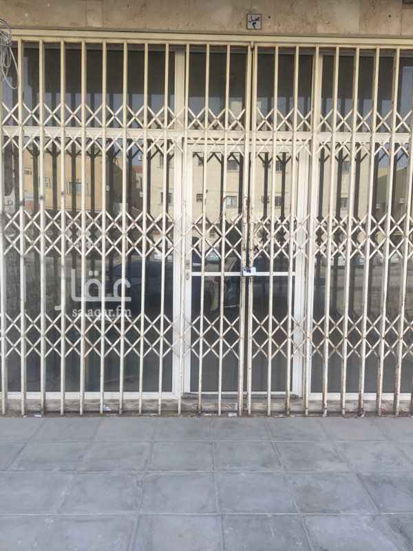 1577917 محل كبير ابواب قزاز وحديد راكب وبحاله ممتازه وموقع مميز قريب من جميع الخدمات