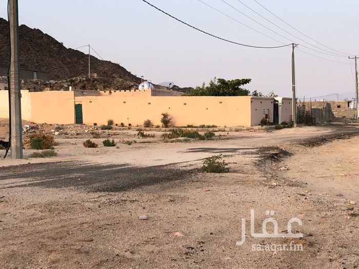 1586998 العقار بصك شرعي
الموقع : اللحيانيه بالشرائع يبعد عن مخطط الجفري تقريبا ٢٥٠ م وله واجهتين ش 20 جنوبي وش 12 غربي - عداد كهرباء ٥٠ امبير - وهو عباره عن دور ارضي مسلح ميدات واعمدة وسقف مبلط - مصطح البناء تقريبا 180 متر مربع مفروش وموثثه وبها خزان مسلح يتسع 48 طن تقريبا يوجد بياره صرف صحي وبها 3 غرف كل غرفه 4x6 وحمامين ومطبخ ويوجد بالاستراحة عدة انواع من اشجار الفاكهه المثمره
ملاحظة : ارجو ذكر جهة الاعلان حفظ للحقوق