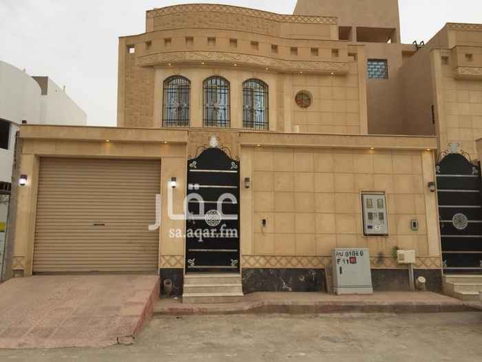 1593953 للاجار فيلا درج صالة واجهه رخام بحي الحزم عمرها 4 سنوات شبة جديدة
الدور الارضي مجلس مقلط دورة مياه 2 صاله وصالة طعام مطبخ ملحق بدورة مياه
الدور العلوي غرفة ماستر غرفة وغرفة بداخلها دورة مياه وغرفتين متقابله بينهم دورة مياه وصاله السطح يوجد غرفة خادمة مع دورة مياه
الاجار 40 قابل لتفاوض المعقول من المالك 0558991081