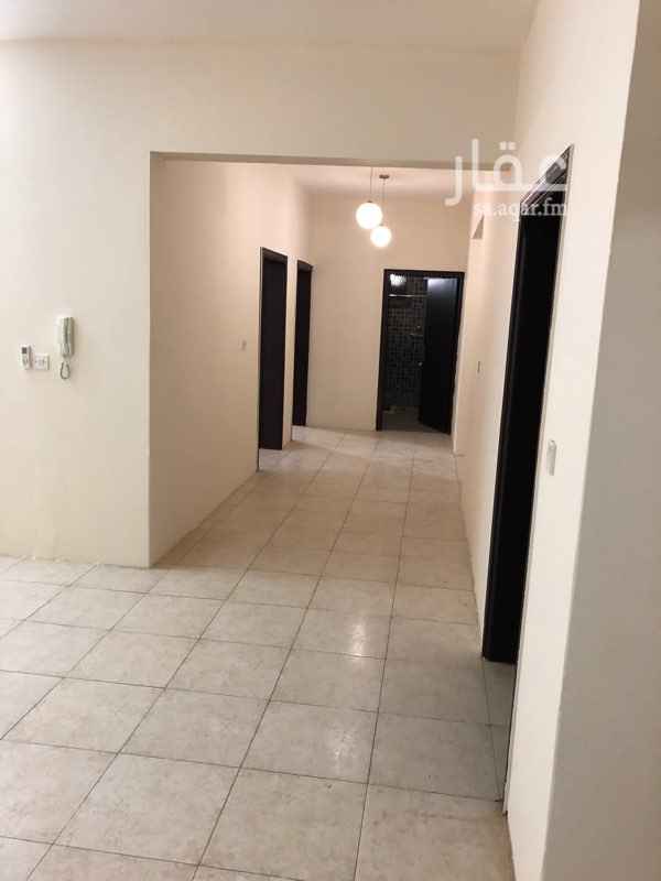 1297796 دور مجدد للايجار
3 غرف نوم ومجلس وصاله وغرفه طعام
مكيفات اسبيلت ومطبخ راكب
حوش ومدخل سياره وغرفه سائق
للتواصل 0552339770