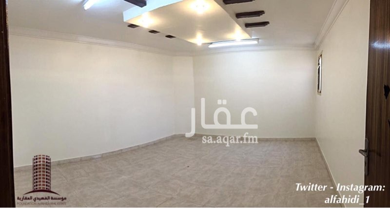 1271549 شقة في فيلا بالدور الثاني :
- ثلاث غرف + صالة + مطبخ راكب + ثلاث دورات مياه + سطح خاص.
* عداد الكهرباء مستقل
* الغرفة الرئيسية ماستر
للاستفسار :
0534356000
0501356000
0112356000