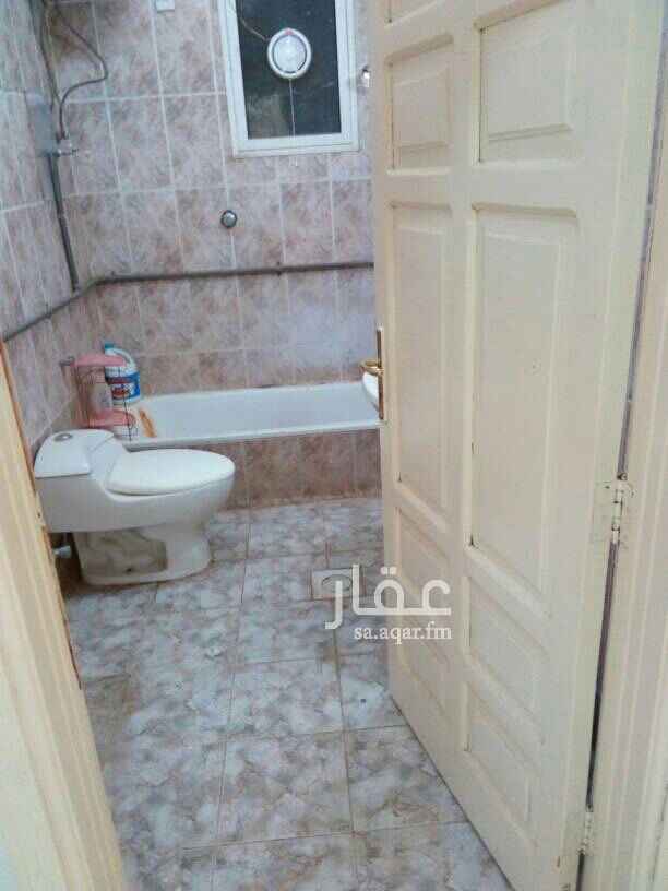 1522257 اربع غرف نوم ومجلس ومقلط ومطبخ عداد مشترك مدخلين فوق سطح مشترك