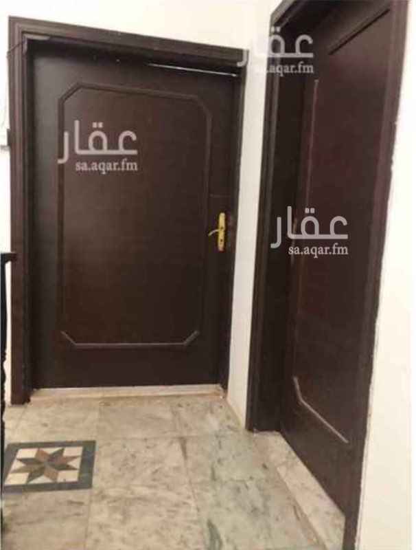 1682019 عندي دور علوي للايجار تدفع اول شي كل ست اشهور 9000 وبعده اذا حبيت تستمر تدفع كل شهر ١٥٠٠ الغرف ٣ ومجلس ارجال ٢ ودورات المياه ٢ وصلاات ٢ صغيره وكبيره ومدخل الشقه بابين وحياك ولي صامل يجي يشوف بطبيعه افضل