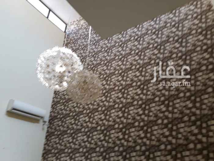 1759482 فيلا دبلكس نظيفه مجدده درجداخلي وثلاث غرفه مع الرئيسيه في الدور الاول والدور الارضي مقلط ومجلس وصاله كبيره وغرفه ارضيه ايضا وغرفه شغاله خارجيه على الوحش وغرفه سواق ومدخل سياره وحوش وجميع المكيفات راكبه وفيها ورق جدران ايضا ومطبخ كبيره مركب الايجار على قسطين ٦٠ الف ريال للتواصل واتس اب ٠٥٥٢٤٤٤٥٥٥ او الاتصال ٠٥٠٠٨٢٢٦٦١