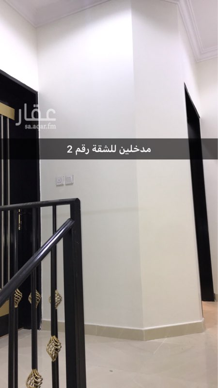 1555103 شقة تقع بفله في الدور الثاني بمدخلين ..
3 غرف وصالة ودورتين مياه ومطبخ + سطح ، تشطيب راقي وممتاز ..
موقع الفله يبعد عند طريق الملك سلمان 5 دقايق فقط ويوجد مسجد يبعد عن الفله بمسافه منزلين فقط ..
الايجاار
شهري 1600 ريال
سنوي 17500 ريال
ملاحظة : عداد كهرب مستقل .