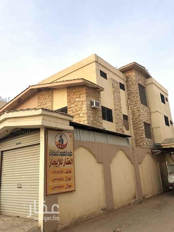 1229700 ملحق الدور الثالث مكون من ٣ غرف و دورتين مياه و مطبخ و حوش مستقل .، مجلس الرجال له مدخل مستقل مع دورة مياة