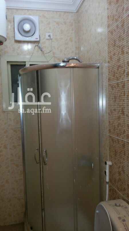 1313001 قرب من الجامعة قريب من سوبر ماركت المخازن بخطوات قريب من طريق الحرمين و محطة القحطاني بجانبه حضانة و مستوصف من الجهة الثانية للشارع على بعد قليل من مول الجامعة ،السعر قابل للتفاوض بس من غير بخس الله يبارك الي يشتريها و يجعلها له مباركة له في عمره و رزقه و دينه وأولاده وحياته.