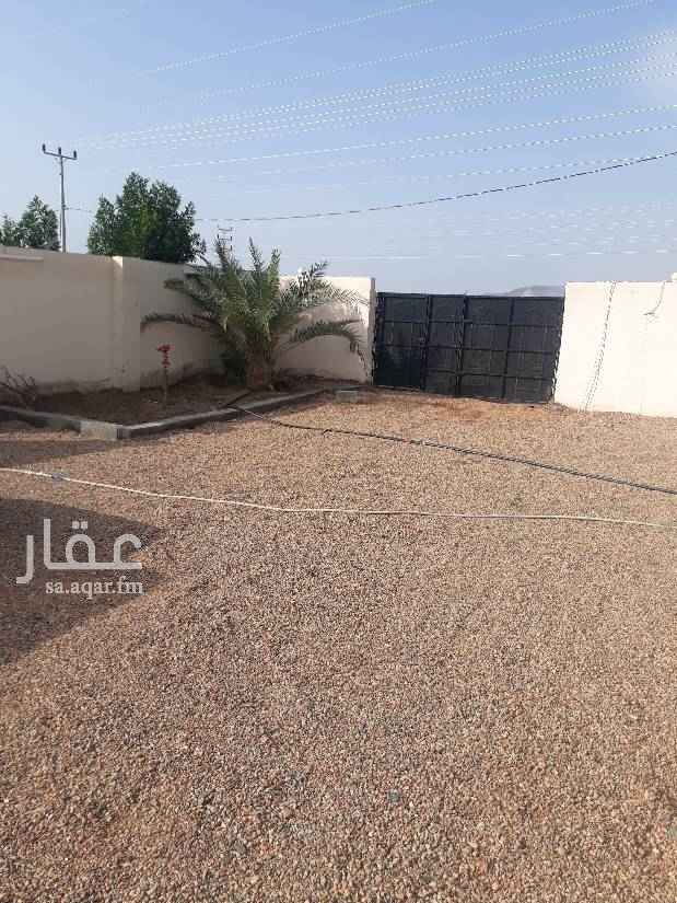 1394554 استراحه على شارع الحفيرة العام .. بدون صك ..
بها كهرباء
بها ٣ غرف وخزان مسلح وحديقة ومطبخ ودروتين مياه
و قسم رجال ونساء