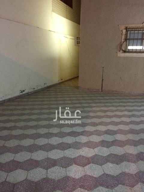 1537306 للايجار دور ارضي مدخل سيارة
المكيفات والمطبخ راكب
مجلس ومقلط وغرفتين نوم وصاله ومطبخ و ٣ دورات مياه ومستودع وغرفة خادمة