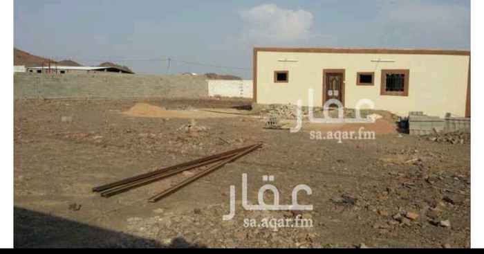 1348465 استراحه بمساحه ١٣٥٠فيها شقه جاهزه مكونه من٤ غرف ودورتين مياه ومطبخ والباقي حوش كبير