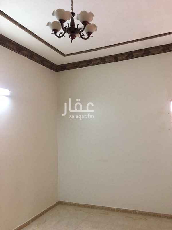 1757719 شقة يوجد فيها ثلاث غرف وسيعه وصالة كبيرةوحمامين تشطيب ممتازوايضا لها مدخلين قسم رجال مستقل قريبه من الخدمات عداد كهرب مستقل
